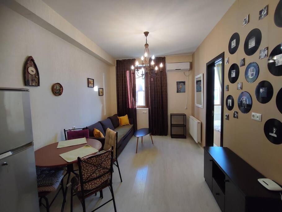 Уютная И Светлая Квартира С Видом На Горы Tiflis Exterior foto