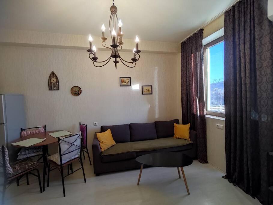 Уютная И Светлая Квартира С Видом На Горы Tiflis Exterior foto